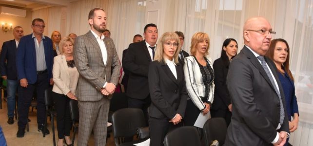 Първа тържествена сесия на новоизбрания общински съвет, избор на председател на Общински съвет – Костинброд и полагане на клетва на кмета на община Костинброд, кметове на кметства и полагане на клетва на общински съветници за мандат 2023-2027г. Първа тържествена сесия на новоизбрания общински съвет, избор на председател на Общински съвет – Костинброд и полагане на клетва на кмета на община Костинброд, кметове на кметства и полагане на клетва на общински съветници за мандат 2023-2027г.