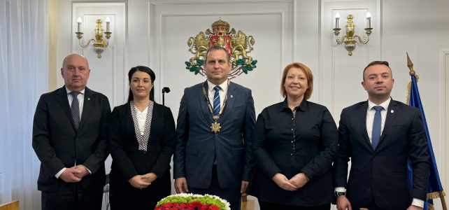 Г-н Трайко Младенов положи клетва като кмет на Община Костинброд за трети мандат Г-н Трайко Младенов положи клетва като кмет на Община Костинброд за трети мандат