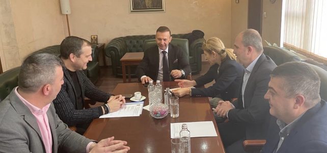 Кметът на община Костинброд се срещна с Областния управител и главния секретар на МВР по повод прехвърлянето на услугите по регистрацията на МПС-та Кметът на община Костинброд се срещна с Областния управител и главния секретар на МВР по повод прехвърлянето на услугите по регистрацията на МПС-та