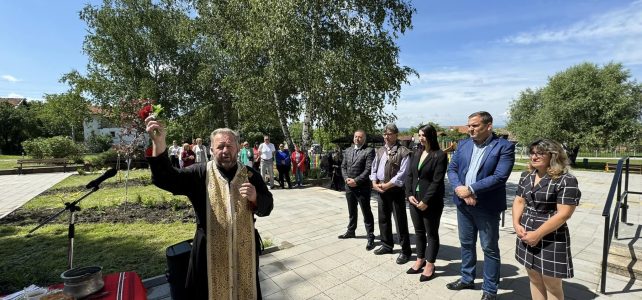 Община Костинброд откри обновения площад в центъра на село Богьовци Община Костинброд откри обновения площад в центъра на село Богьовци