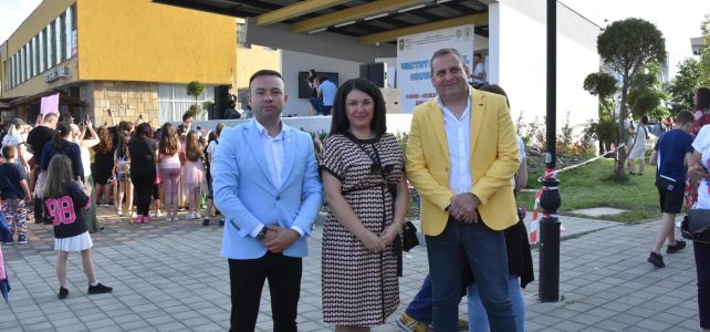 На 1 юни- Международен Ден на детето, община Костинброд организира за децата празник на открито на централния градски площад “Иван Вазов”. На 1 юни- Международен Ден на детето, община Костинброд организира за децата празник на открито на централния градски площад “Иван Вазов”.