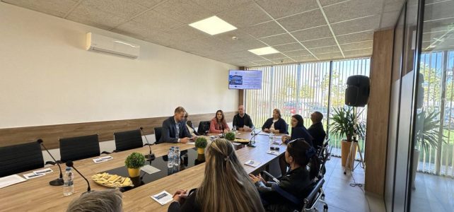 На 01.10.2024 година в Информационен център – гр. Костинброд, се проведе откриваща пресконференция в изпълнение на предложение за изпълнение на инвестицията (ПИИ) № BG-RRP-4.020-0272 „Внедряване на мерки за енергийна ефективност в НЧ „Развитие – 1933“, с. Чибаовци, община  Костинброд“, финансиран от Европейския съюз – NextGenerationEU чрез Механизма за възстановяване и устойчивост, по процедура за предоставяне на средства чрез подбор на предложения за изпълнение на инвестиция (ПИИ) № BG-RRP-4.020 „Подкрепа за устойчиво енергийно обновяване на публичен сграден фонд за административно обслужване, култура и спорт“