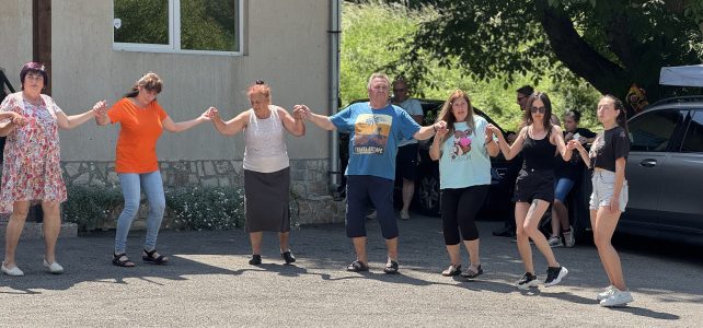 8 юни е специален ден за жителите на село Бучин проход. Днес е съборът на селото. 8 юни е специален ден за жителите на село Бучин проход. Днес е съборът на селото.